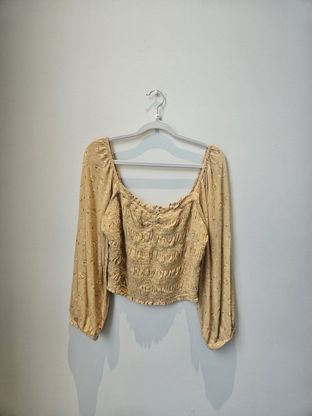 AMERICAN EAGLE Smocked Beige Floral Crop Top ~ Medium |